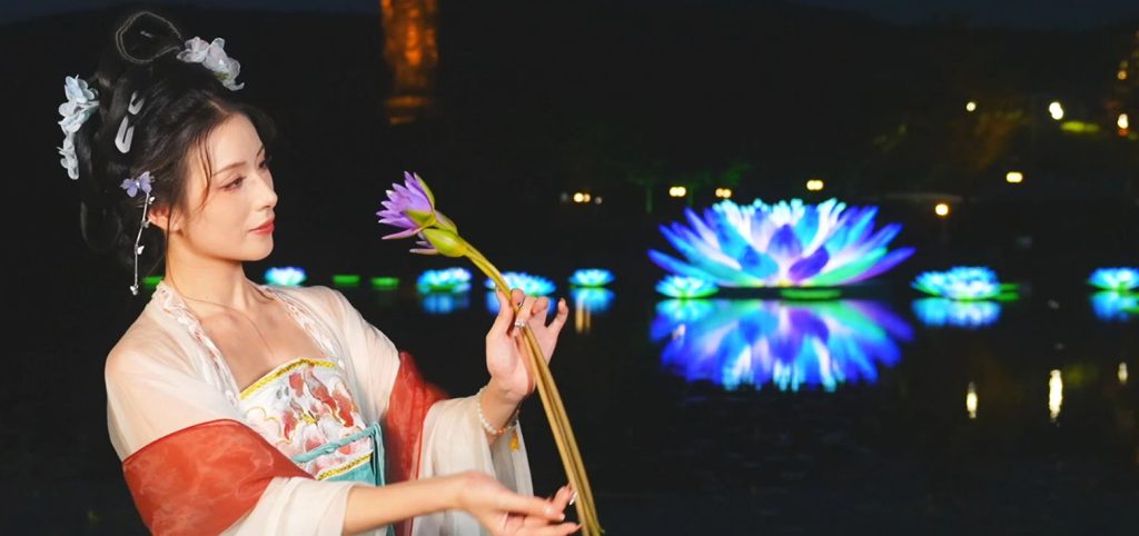 CHINESE LANTERN SHOW, CHINESE LANTERN FESTIVAL, CHINESE BULE-LOTUS LANTERN, FESTIVAL SHOW