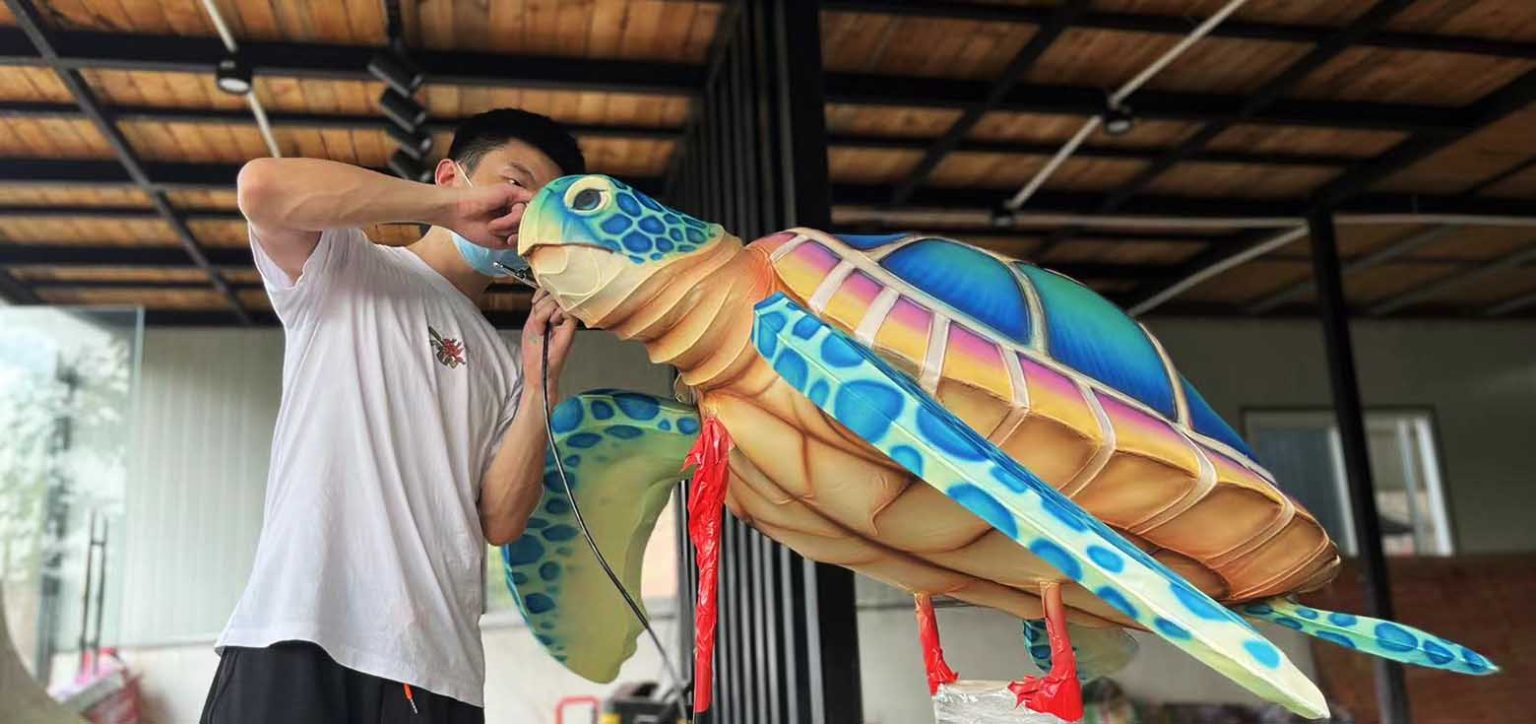Workers are currently manufacturing the parade lanterns for the New Year grand parade.