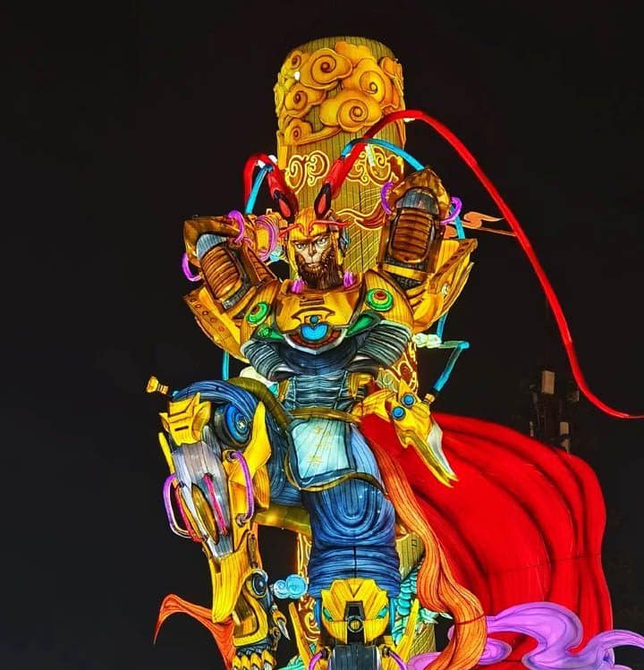 BLOG 1 18M Mecha Sun Wukong lighted chinese lantern full view.