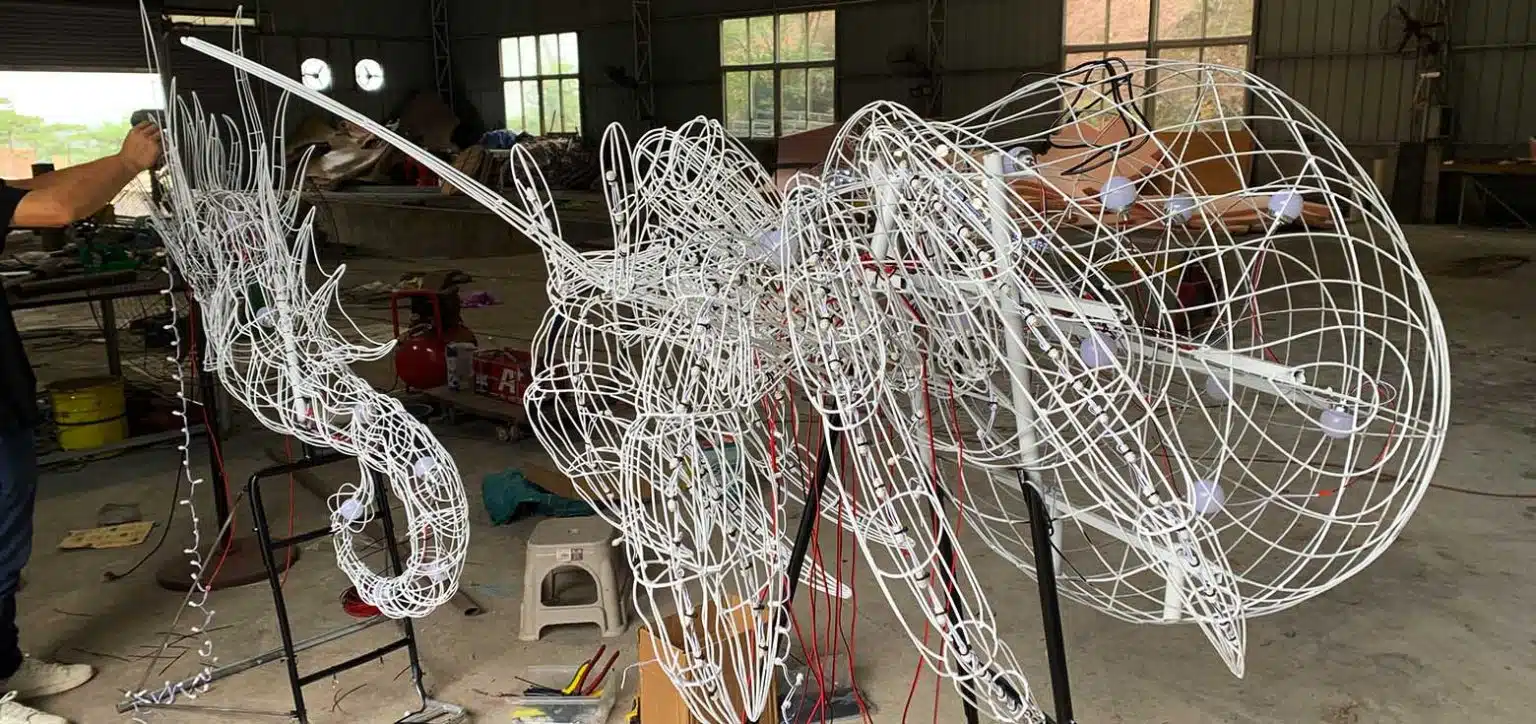 INSTALL LANTERN, LANTERN ART, LANTERN CRAFT,, CHINESE PARADE LANTERN