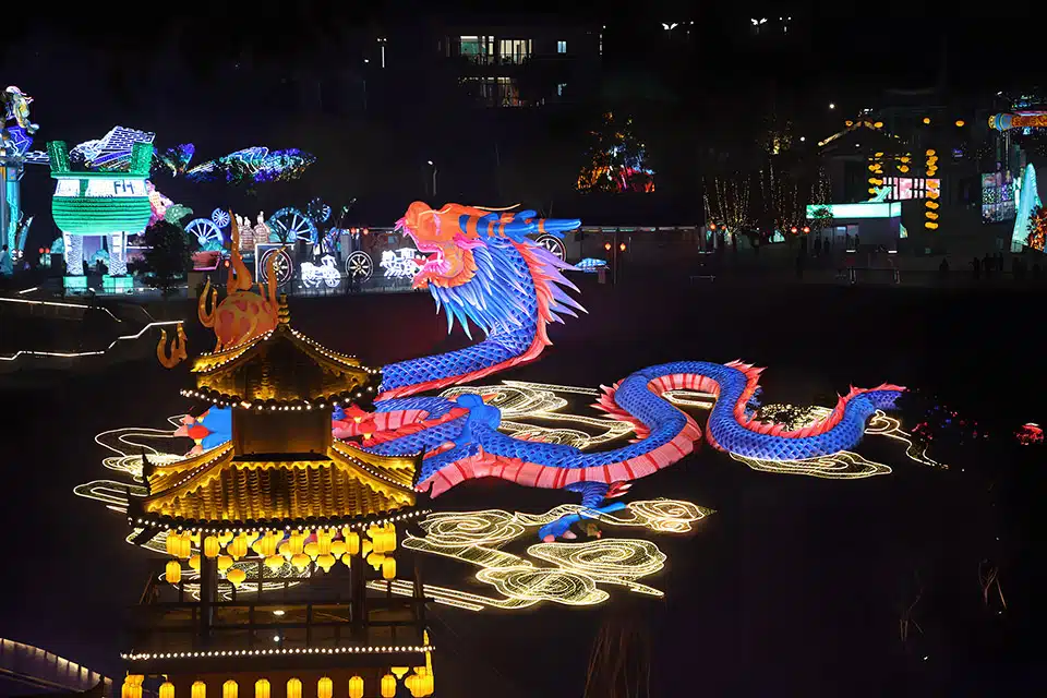 HUGE PLASTIC DRAGON LANTERN, BIG CHINESE LANTERN, LARGE DRAGON LANTERN, LANTERN FESTIVAL