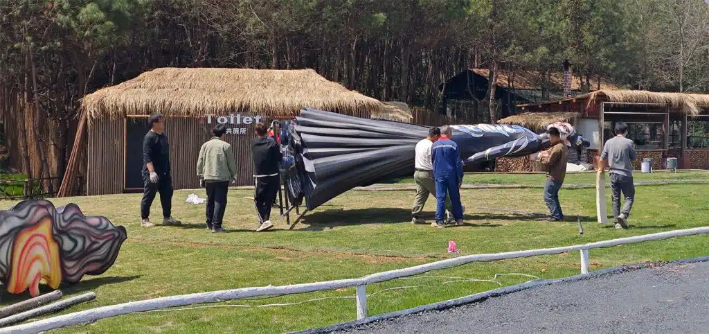 The On-Site Installation Process of Big Chinese Lanterns.