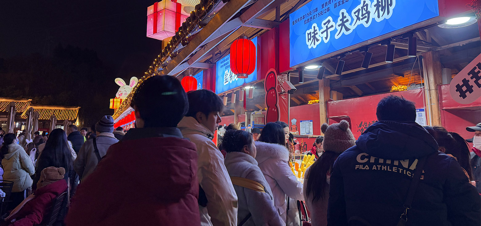 Zoo & Botanical garden Lantern Festival Solutions 3 Crowds queueing at premium Autumn lantern festival food and beverage vendor outposts