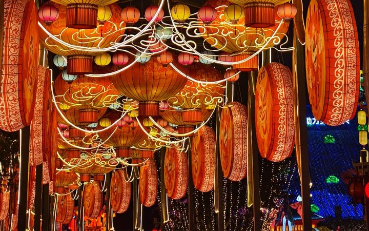 Warme und festliche chinesische Neujahrslaternen.