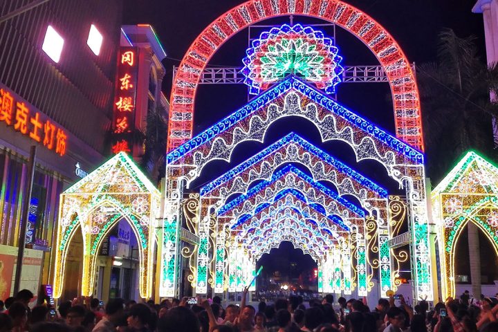 Dazzling outdoor Christmas lights for commercial spaces.