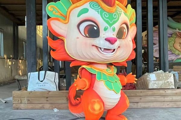 Una linterna de dragón de dibujos animados de colores brillantes y forma adorable.