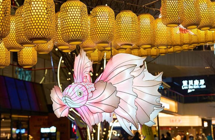 Traditional Chinese lanterns: fish lanterns suspended in mid-air at night.