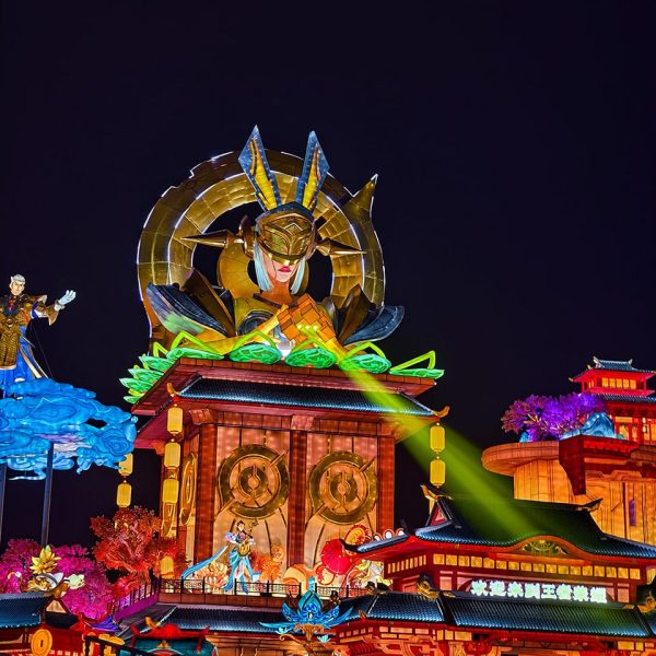 Large-scale Lantern installations at the Mid-Autumn lantern festival.