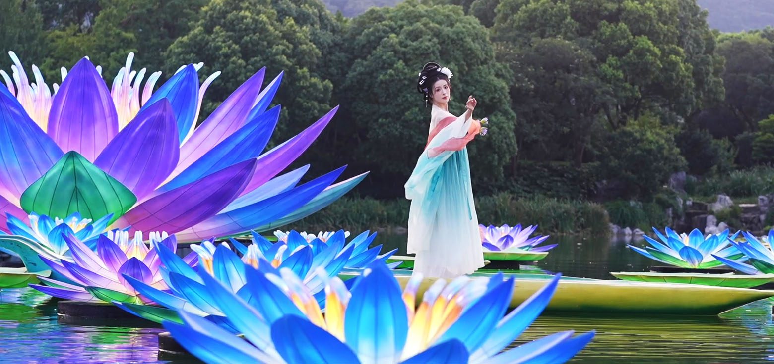 2024 Lotus Lantern Festival: a Hanfu-clad girl surrounded by lotus lanterns.