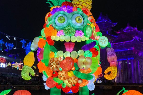 Colorful Mid-Autumn Festival lanterns composed of fruits and vegetables.
