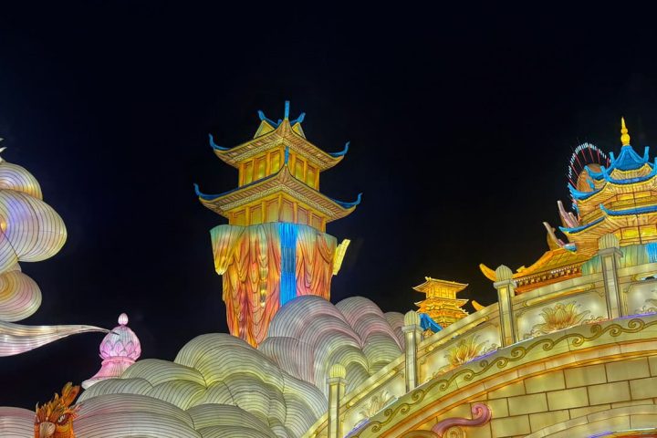 The warm and moving Mid-Autumn Moon Palace Lantern.