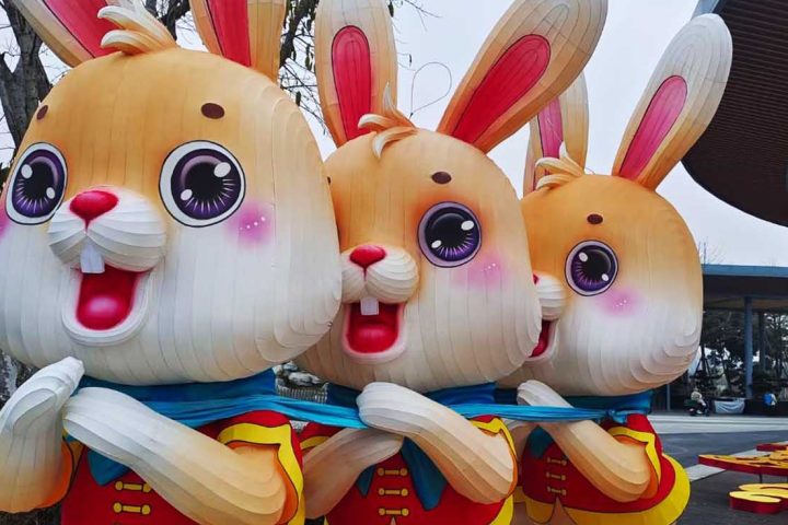The cartoon-style Moon Rabbit lantern is both adorable and lively.