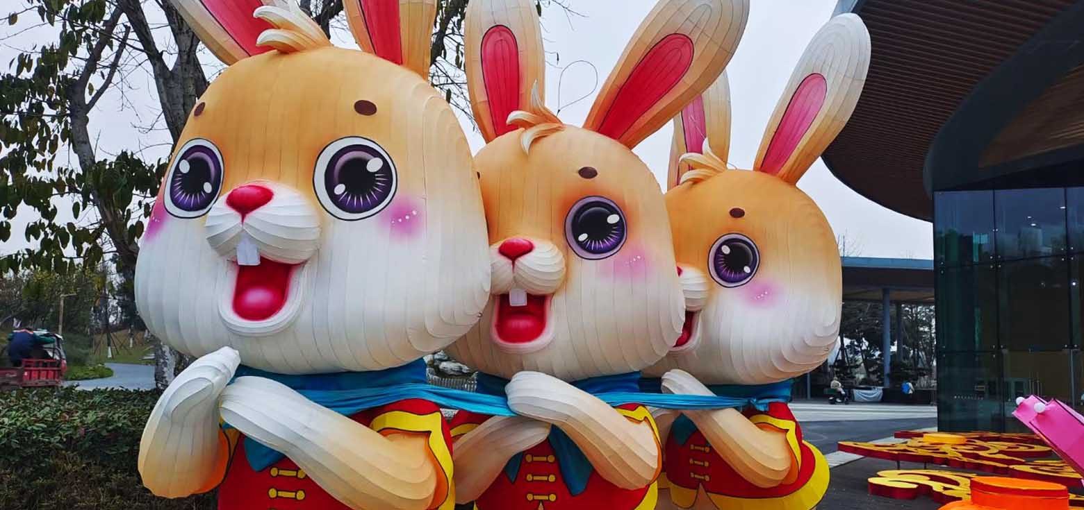 The cartoon-style Moon Rabbit lantern is both adorable and lively.