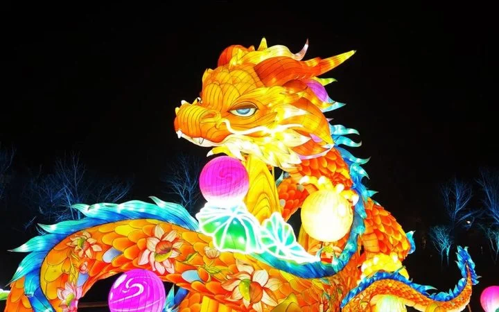 Faroles de Año Nuevo chino: el brillante farol del dragón.