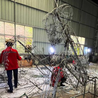 The Precision Welding Process of Large Chinese Insect Lanterns