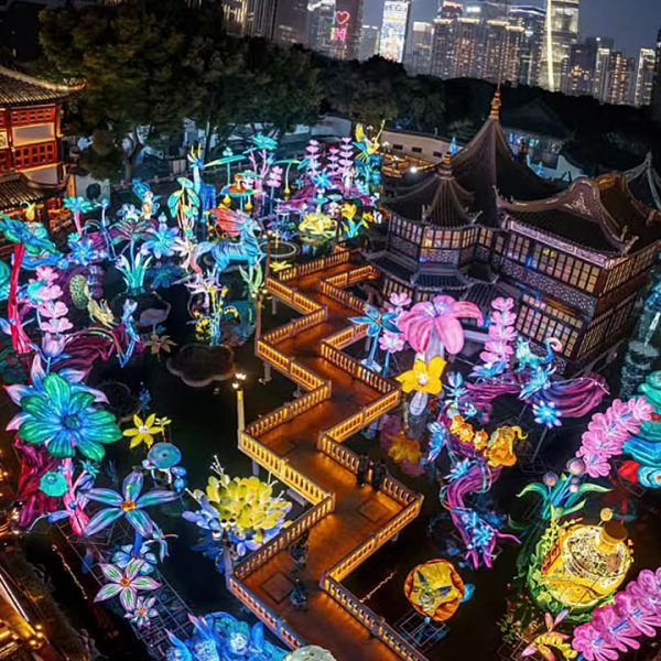 One of the Signature Styles of the Chinese Lantern Festival: The Shanghai Yu Garden Lantern Festival.