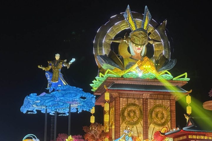 The Dazzling Lanterns of the Zigong International Dinosaur Light Festival
